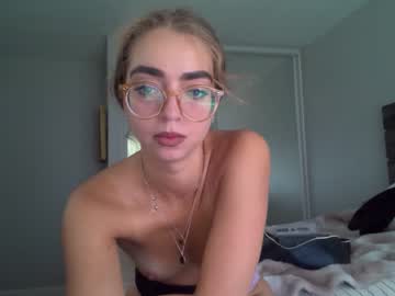girl 18+ Video Sex Chat With Cam Girls with kiravixen